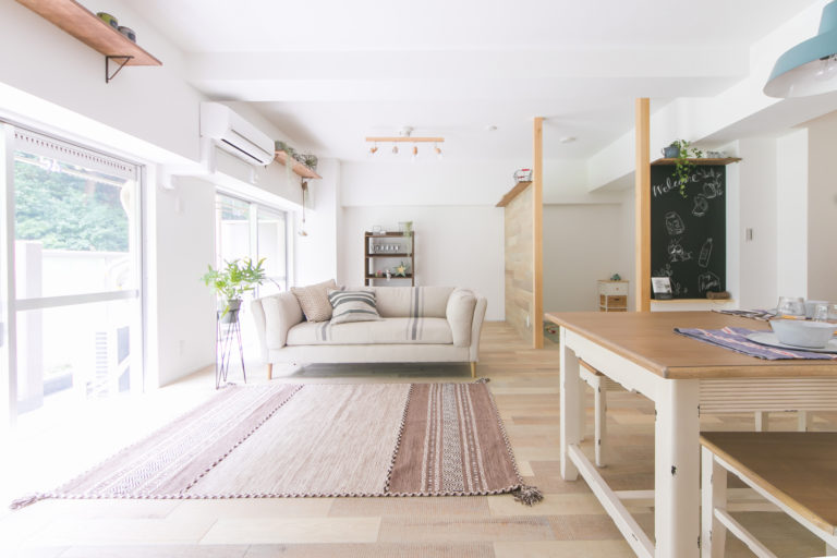 床の色に合う家具の色は？　カラーコーディネートのコツ