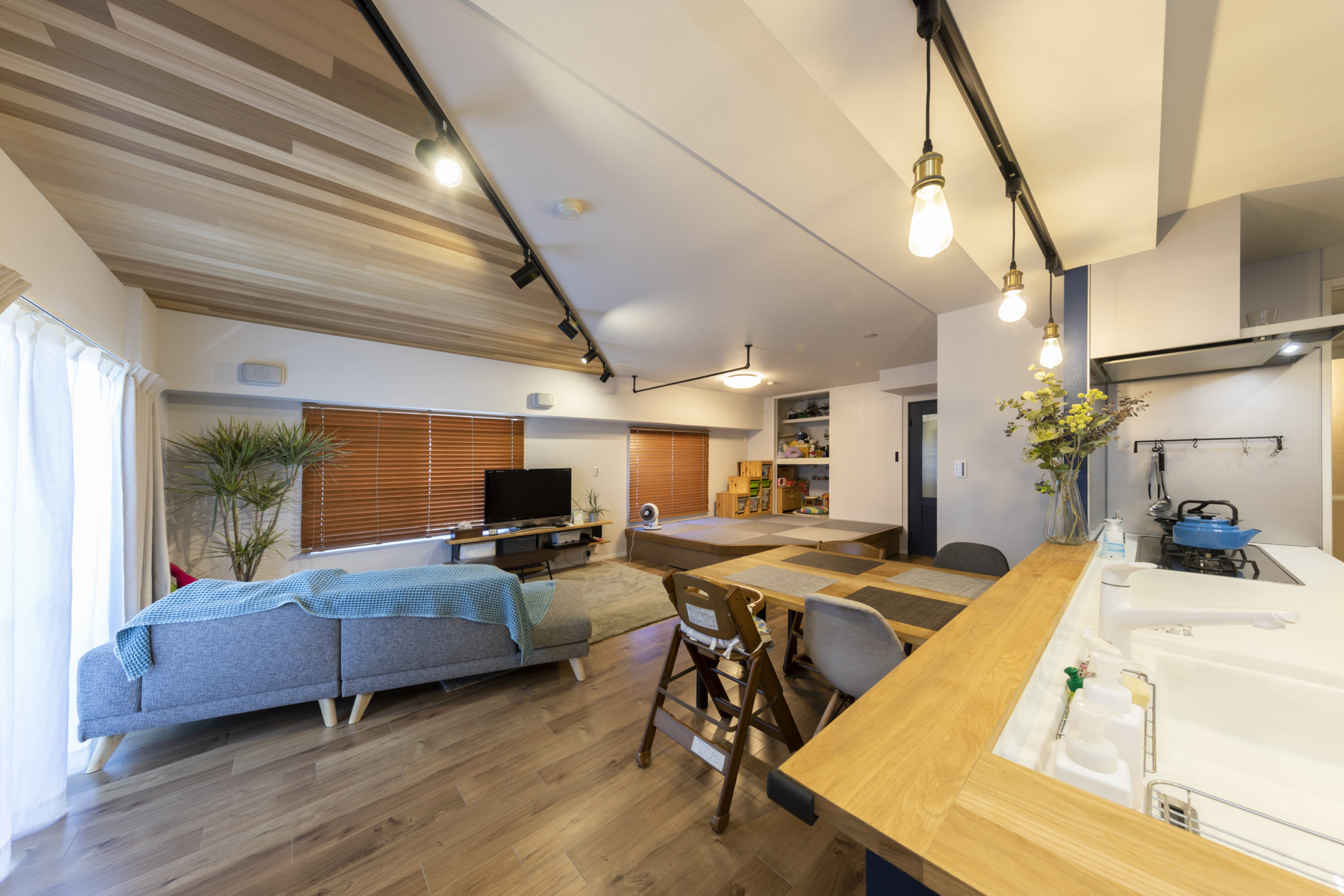 広々玄関土間にスッキリ収納できる家