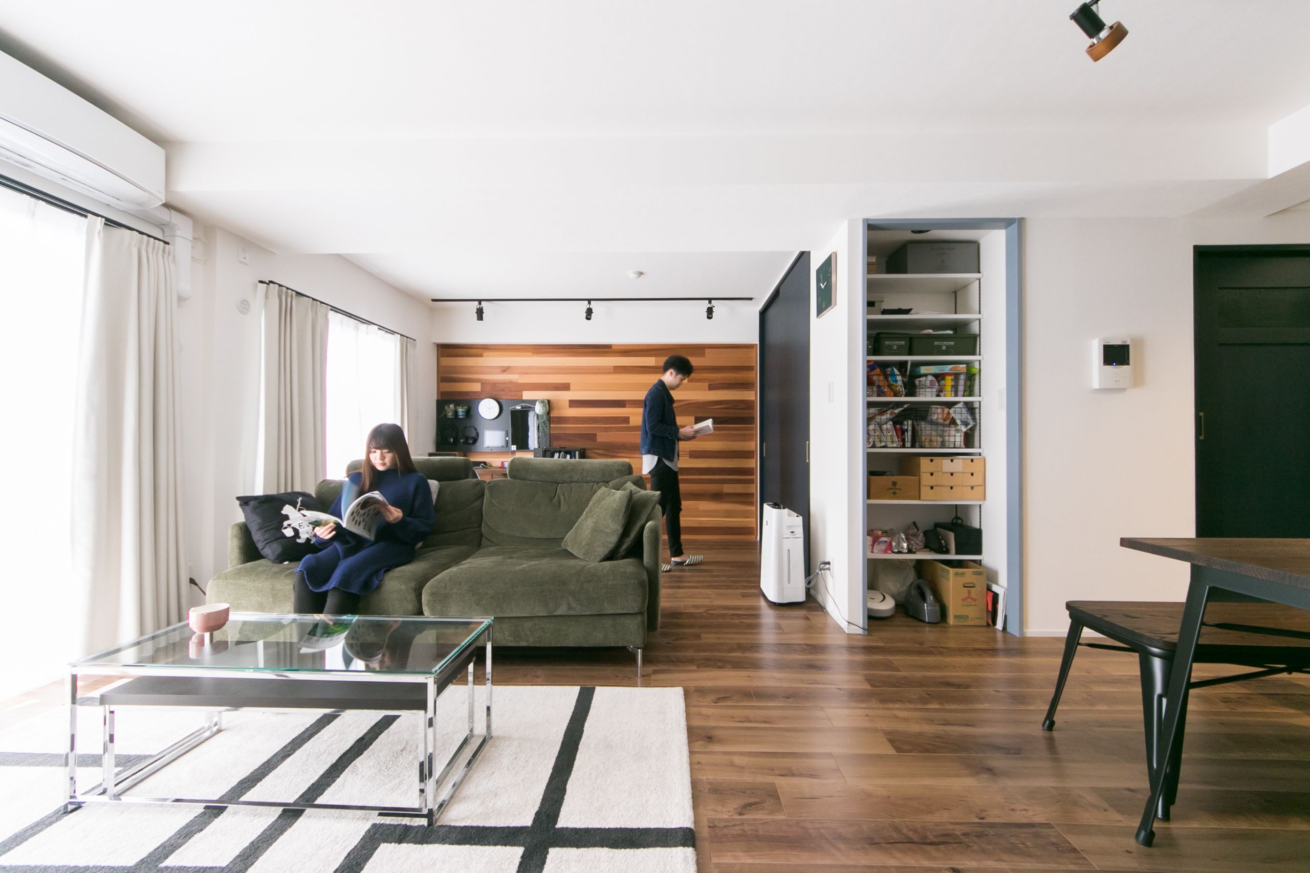 ダークトーンでまとめた大人な暮らし