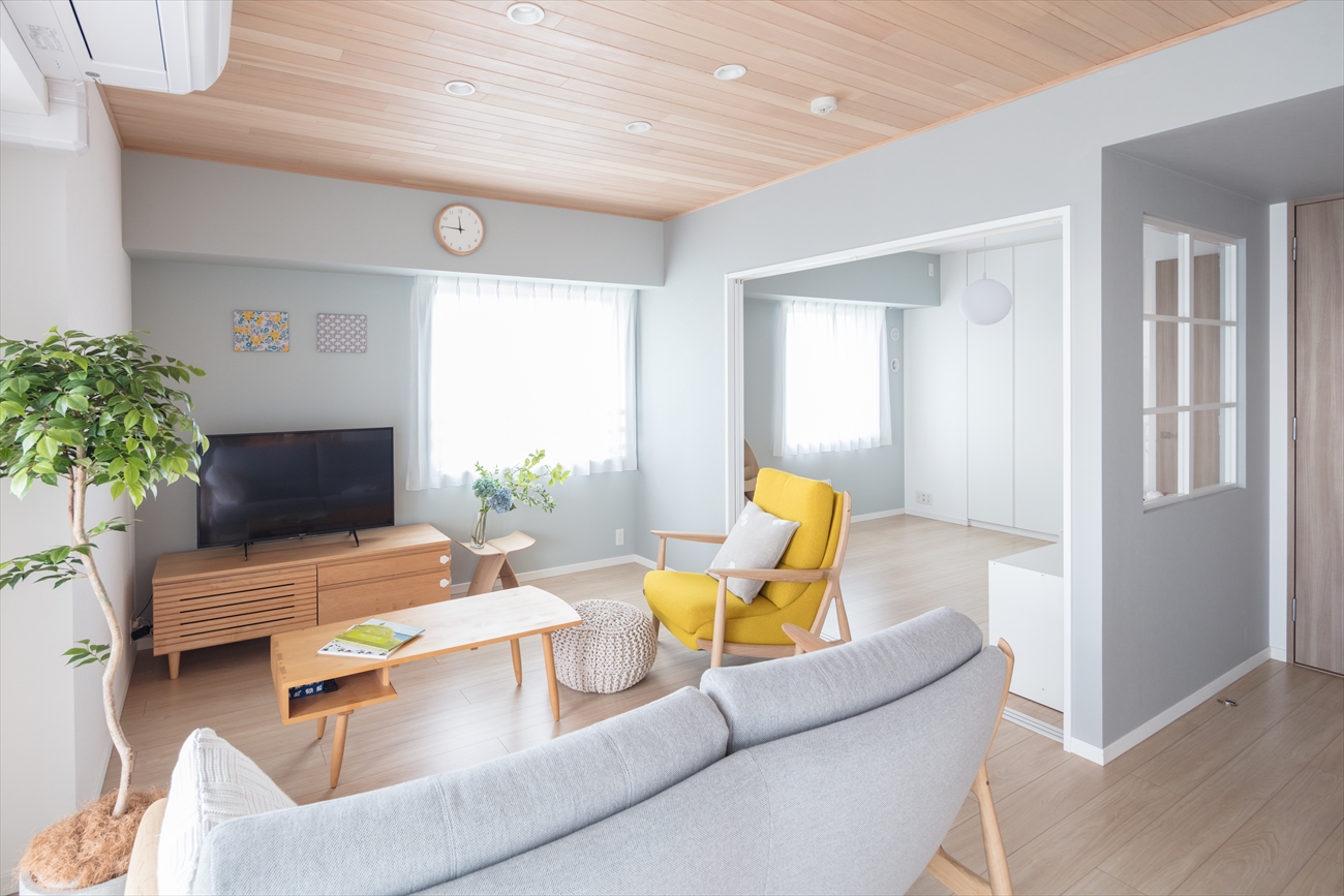 木貼り天井がある北欧ナチュラルな暮らし