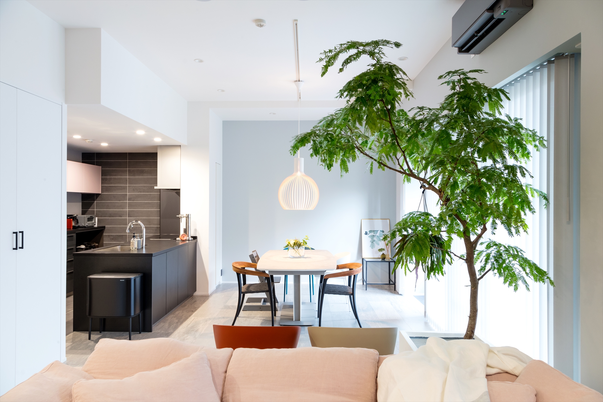 ロフト付きで子どもも楽しいカラフルな住まい